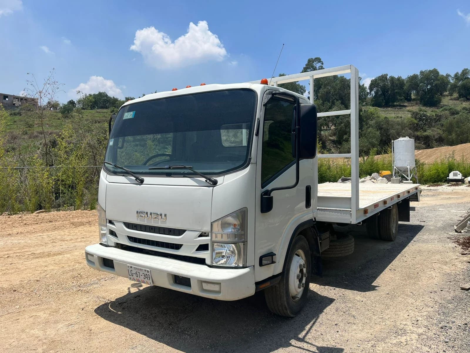 Isuzu Elf 400 2008 con Cama Plana 6 m. x 2 m.